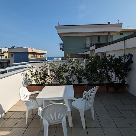 Hotel Doria Bellaria-Igea Marina Bagian luar foto
